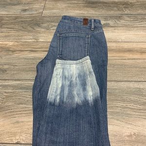 Vera Wang distressed ankle jeans